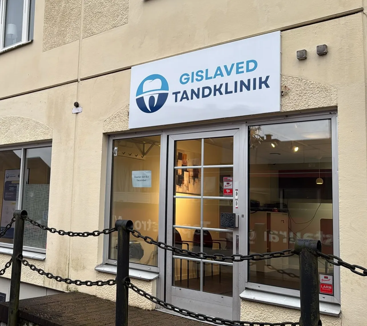 Mottagningsrum hos Gislaved Tandklinik med modern utrustning